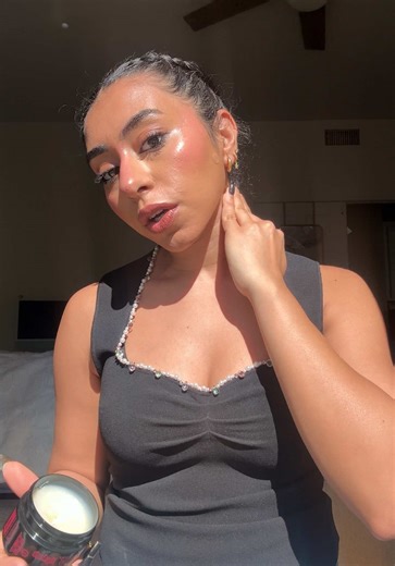 Ultimate Guide to Scent Layering for Lasting Fragrance