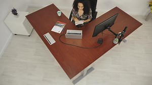 Spacious L-shape design with smooth electric height adjustment. ✔ L-shape for max desk space ✔ Easy electric height control ✔ Fits into corners perfectly | Progressive Desk - Canada