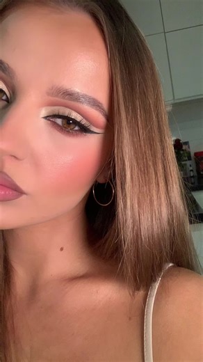 Stunning Makeup Ideas for Your Prom Night