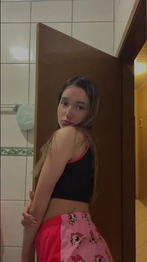 Posing ❌ Farts ✔️ credit:emilyfarts_ #mmd #farts #gassy
