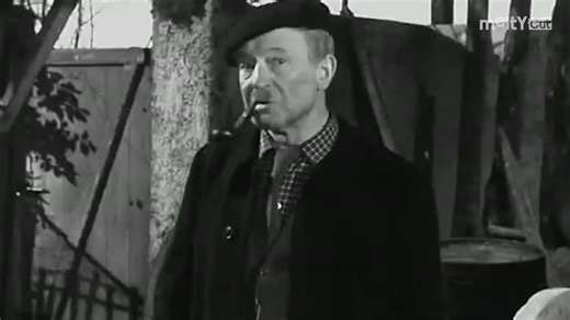 Le film réunit Jean Gabin, Pierre Fresnay et Noël-Noël, trois monstres sacrés du cinéma français. Malgré le thème de la vieillesse, le ton est incroyablement vif et irrévérencieux. Le succès a surpris à l’époque : le public adorait voir ces “vieux” se comporter comme des gamins indisciplinés. | Les Meilleures Scènes
