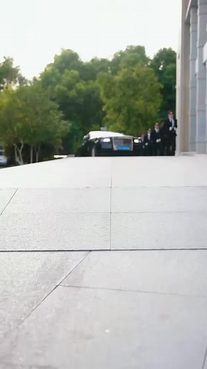 1.4M views · 53K reactions | Al ver a la niña mendiga, el director la reconoció como su hija y se la llevó a casa al momento | Esperanza Gaming | Facebook