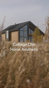 From cozy corners to charming details, cottage chic décor can turn any space into a warm and welcoming retreat. What’s your favorite cottage chic detail? 🌻 🏡 | REMAX