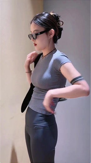 悪い姿勢から脱却し、健康と活力を抱きしめましょう#姿勢矯正 #姿勢改善 #猫背改善
