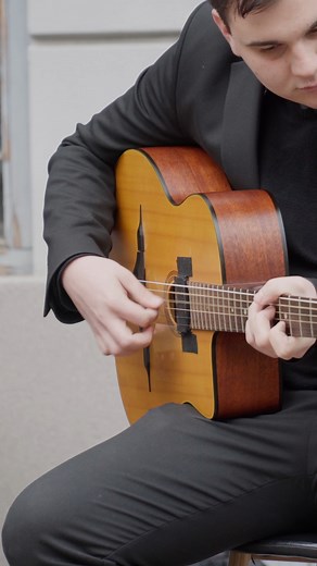 Kértétek, megoldottuk 👌 🎼Szombati videónk aláfestő zenéje sokakat érdekelt, így elhoztuk nektek az elejétől a végéig azt egy külön videóban. Mint azt a Miskolci Belvárosi Körtől megtudtuk: a kellemes muzsikát az Another Round Jazz Band adta elő, ezzel is hozzájárulva a kapualjfestő akció hangulatához. Köszönjük nekik 🙏 | Mit Miskolc adhatott