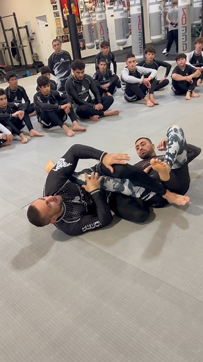 MMA / BOXING / JIU-JITSU on Instagram: "Very effective knee-bar 💪 Make sure to try it next time you roll 🥋 🤼"