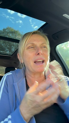 How easy is it for you to turn a negative into a positive? To reframe a bad situation into something that is meaningful or has a lesson to be learned? What about just stopping complaining mid tracks and changing it over into just being grateful for the little things? Counting your blessings instead of your challenges? It's a practice but definitely worthwhile. #countyourblessings #stopcomplaining #positiveoutlook #flipthescript #reframe #lifeisbeautiful❤️ #feelingblessed #gratitude #raiseyourvib