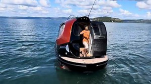 Man Designs ‘Spaceship’-Style Sea Jet, Internet Amazed by Finished Result