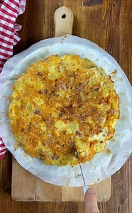 Frittata di patate ripiene...https://blog.giallozafferano.it/ilcaldosaporedelsud/frittata-di-patate-al-forno-con-provola-e-pancetta/ | Il caldo sapore del sud di Fernanda Nicotra