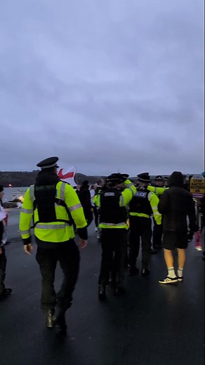 178K views · 834 reactions | This was the intense moment protesters clashed during protests. Two opposing groups confronted each other without a police line between them on Plymouth Hoe this evening. #BreakingNews #uknews #protest | Plymouth Plus | Facebook