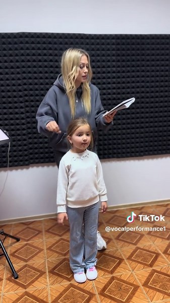 Mia 🌸 #vocalperformance #fupp #viraltiktok #copii #vibess