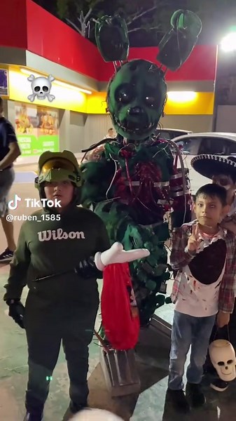 Springtrap Cosplay: Five Nights at Freddy's Costume Ideas