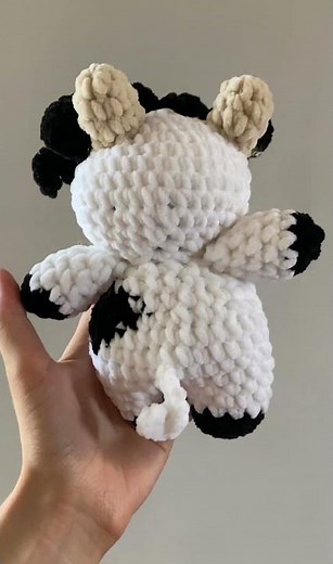 Vache en crochet #crochetaddict #vache #ferme #amigurumi