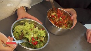 Kinder fleischlos ernähren? Karlsruher Forscher untersuchen Essverhalten von Familien