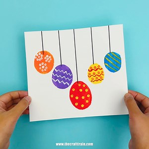 Here's a fun and inexpensive Christmas art project for kids. You could use this idea to make creative DIY Christmas cards and gift wrap too! | The Craft Train