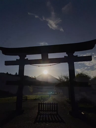 鳥居とダイヤモンド富士、鳳凰雲の神秘