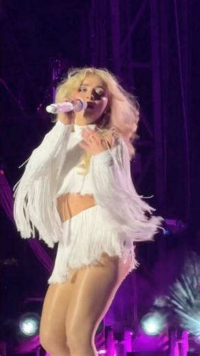SABRINA CARPENTER LOLLAPALOOZA 2025 - FEATHER #sabrinacarpenter #lollapalooza