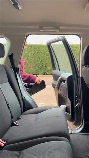 Installing made easy with the brand new Maxi-Cosi FamilyFix Slide Pro base 🚗✨ Now pulling out 27cm for even easier access, it pairs perfectly with the Coral Slide Pro car seat. Watch how quick and simple it is to install, giving you more comfort and convenience for every journey. #maxicosi #maxicosicoral #maxicosifamilyfix #carseat #carseatinstallation | Pushchair Expert