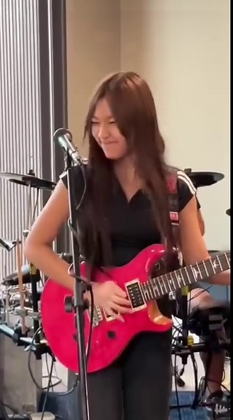 เพลง smoke on the water งานวันเกิดลุงเล็ก ร่วมแจมกับลุงนัท , ลุงนู และลุงปิงปอง💞🎸😎 | PettyRock