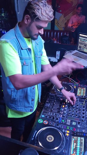 2.2M views · 65K reactions | DJ Ravish Trolling Crowd In Bengaluru | Windows Error | Abhi Toh Party Shuru Hui Hai | Live DJ Video | DJ Ravish | Facebook