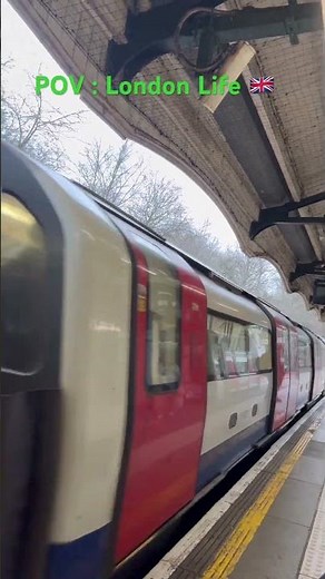 POV:A Tube Train Arrives at HendonCentral 🚇 | London Commute Aesthetic #LondonUnderground#TubeTrain