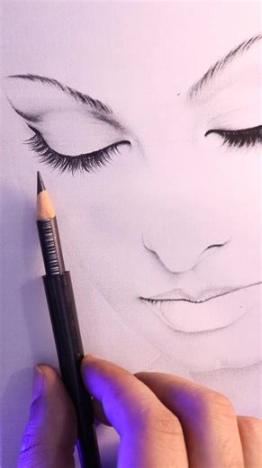 أخطاء شائعة في رسم رموش العين للمبتدئين