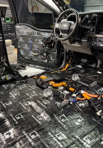 You could hear a mosquito fart in here! #RickyAndTheBoss #fordsuperduty #BreadstickRicky #f250 @Cris Anaya @Soundskins Global