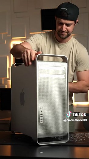 Unboxing the 2006 Mac Pro: A Tech Retrospective