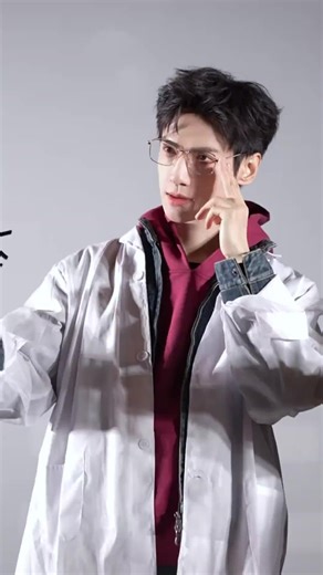 Captured a fleeting moment of eye contact with forensic doctor Qi~ #หลัวอวิ๋นซี #LuoYunxi #QiSizhe #คลายปริศนาคดีพิศวง #Thetruthwithin