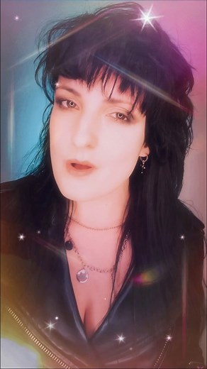 BLACK VELVET - ALANNAH MYLES. This is the last singing reel for 2023 😯 Not only that, I’m planning to get back to some full songs in 2024 so keep an eye out and subscribe to my YT channel to stay updated 😎 Thank you guys so much for the support 🫶🏻 Recording & mixing: Harry Scott Elliott. Filming & video editing: Chez Kane. Original Artist: Alannah Myles #chezkane #alannahmyles #blackvelvet | Chez Kane