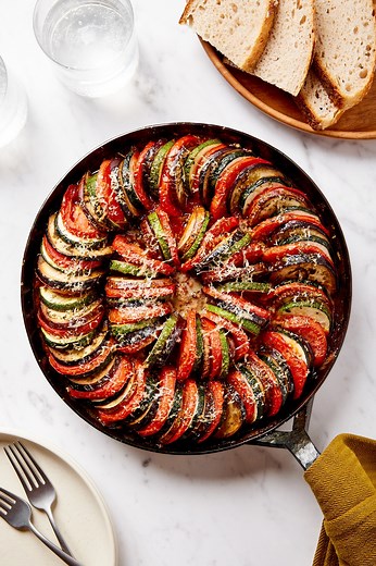 PRINT the recipe: https://www.wyseguide.com/ratatouille/ If you've got summer produce and don't know how to use it all up, this is the recipe to make! Homemade ratatouille is the perfect dish made with lots of veggies! INGREDIENTS - 4 tbsp olive oil, separated - 1 small onion, sliced - 4 cloves garlic, minced - 1 1/2 tsp kosher salt, separated - 1/2 tsp freshly ground black pepper - 2 tsp dried Italian seasoning, separated - 1 14-oz can crushed tomatoes - 1 small eggplant, sliced 1/4-inch thick