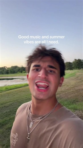 Morgan Wallen happy song playlist for summer vibes