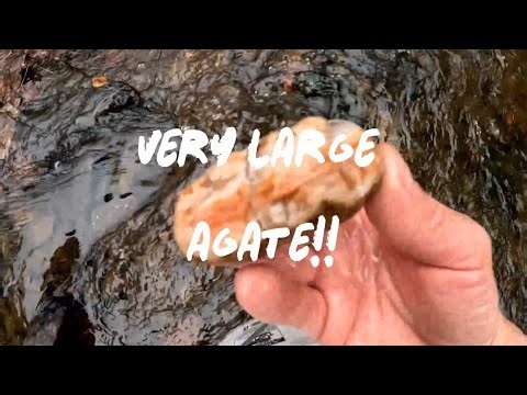 Check out the large agate I find using my secret weapon on Lake Superiors North shore!