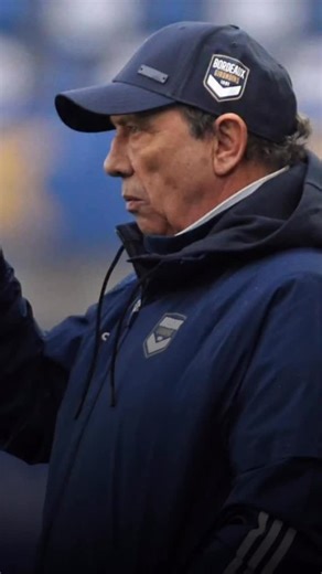 Le football français est en deuil. Et Bordeaux aussi. Jean-Louis Gasset est décédé à l’âge de 72 ans. Aux Girondins, il restera comme l’homme qui a repris le club dans un contexte difficile, avec calme, dignité et sens des responsabilités. Un entraîneur respecté, un homme de vestiaire, attaché au jeu et aux valeurs du football. Montpellier, Marseille, Bordeaux, la Côte d’Ivoire… Partout, la même image : sérieux, humanité, transmission. Les Girondins de Bordeaux perdent un coach, mais surtout un 