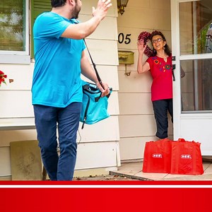 10K views · 4.5K reactions | The Favor Senior Support Line has rolled out to more cities than ever - including yours! Seniors can place an order for items from H-E-B, and have it delivered to their homes. The phone line is open 11a-3p daily, with website/app open 11a-7p. | H-E-B | Facebook