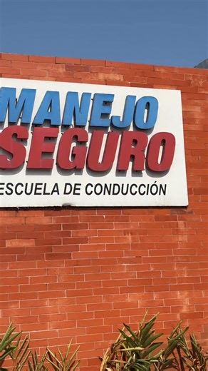 1.4K views · 174 reactions |  Compa, ya es hora de dejar el miedo y manejar como se debe. En Manejo Seguro te enseñamos paso a paso, para que manejes con confianza, sin nervios y como un pro. Porque aquí no solo pasas el examen…  aprendes a manejar bacán, seguro y sin miedo. | Manejo SEGURO | Facebook