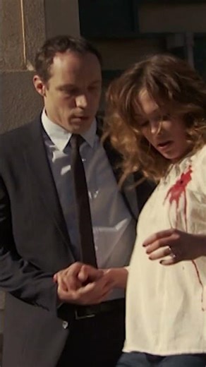 Ulysse tire sur Johanna... 😱 #plusbellelavie