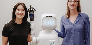 一本腕でがんばるよ！ 病院内で雑用をこなす、お手伝いロボ｢Moxi｣