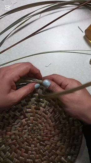 ¡Próximo Taller de Cestería en Ancud! Año 2026 Aprende a preparar fibra y crear hermosos cestos decorativos y utilitarios en este taller práctico. Lugar: Ancud, Región de los Lagos Fecha: Enero (próximamente confirmamos) Valor: $20.000 Reserva tu cupo: WhatsApp 56976011110 ¿Qué aprenderás? Preparación de fibra natural Técnicas básicas y avanzadas de cestería Creación de cestos decorativos y utilitarios ¡No te pierdas esta oportunidad de aprender una técnica ancestral y crear algo hermoso con tus