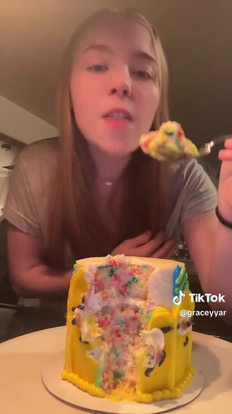 Delicious Midnight Snack: Minion Cake Mukbang