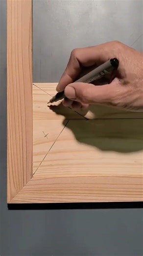 An easy way to make a 90° wood angle with this method will produce a precise angle. #woodworking