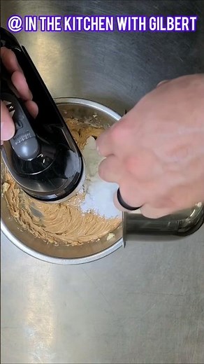 👉 This Peanut Butter Buttercream Is SO GOOD 🤯🥜🧁