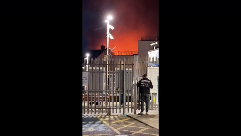 Massive shop fire breaks out prompting major emergency response in Forest Hill, London, UK