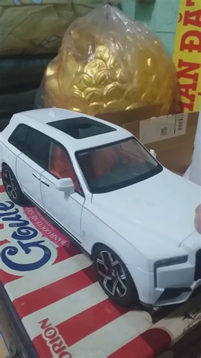 mô hình roll royce cullinan black bage 2025 1:24