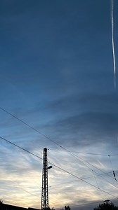 croc clips are perfect to put up your hair with without ruining the curlies after wash day 🫶🏼 got mine from @mermade.hair #blackmetal #curlyhair #curlyhairstruggles #curlyhairhacks #curlies #relatable #vs #washday #curlycommunity | Ｄａｎｙ