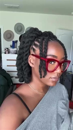 Chunky Loc Knot Ponytail: A Trendy Retwist Style