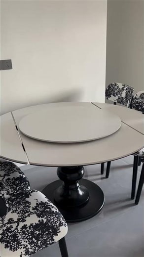 くるっと回すだけで、形が変わる✨モダン折りたたみダイニングテーブル