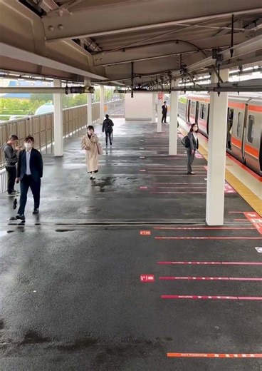 うそやろ？？打ち返しされました！舞浜駅にてIsn't that a lie?? I was hit back! At Maihama Station #shorts #railways #jr #発車