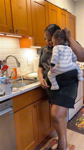 15K views · 92 reactions | This hip seat carrier has saved my arms from falling off. my son like to be held some days and I feel bad that I can’t because I’m busy or my arm hurts. But with this  now easy. You get a 20%discount when you use my promo code COMA20HC get it on Amazon or on my TikTok profile. And enjoy.#fyp #momlife #foryoupage #foryou #andrewjnr #boymom #viralvideo #dadlife #mumlife #babyfoodidea #baby | Chioma Jess Cyril | Facebook