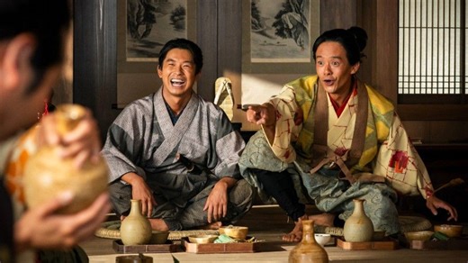 （4ページ目）＜娘の茶々でございます＞次回『豊臣兄弟！』予告。京都奉行となった藤吉郎が茶々を抱いて満面の笑みを見せる。一方で小一郎に鋭い視線を向けた女性、その正体は… NHK大河ドラマ「豊臣兄弟！」｜芸能｜婦人公論.jp